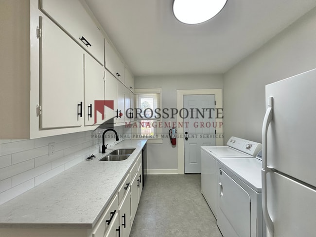 Building Photo - Charming Updated 2-Bedroom in Historic Quadplex Near Downtown Tyler!
