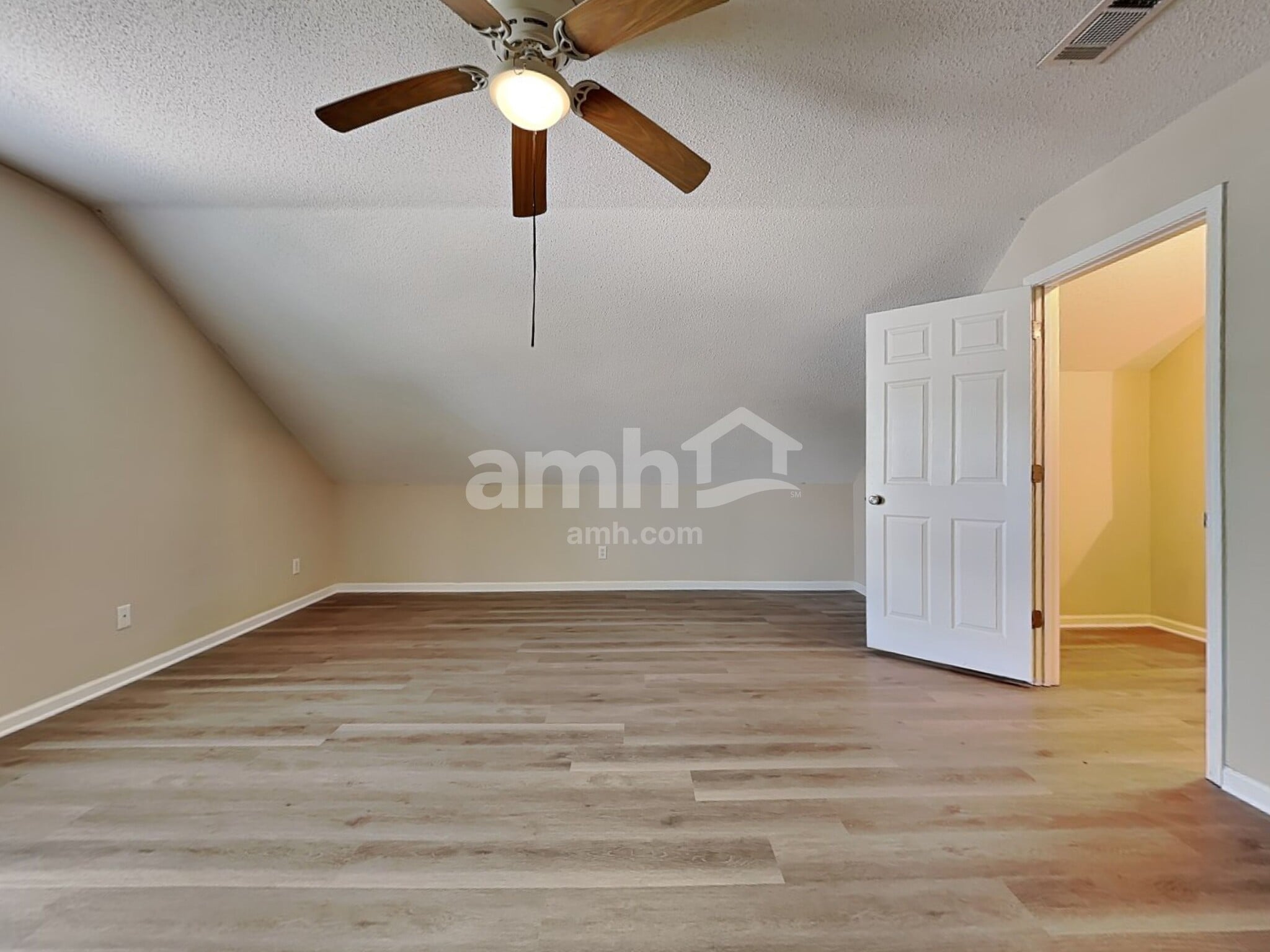 Building Photo - 7 Holly Springs Cir