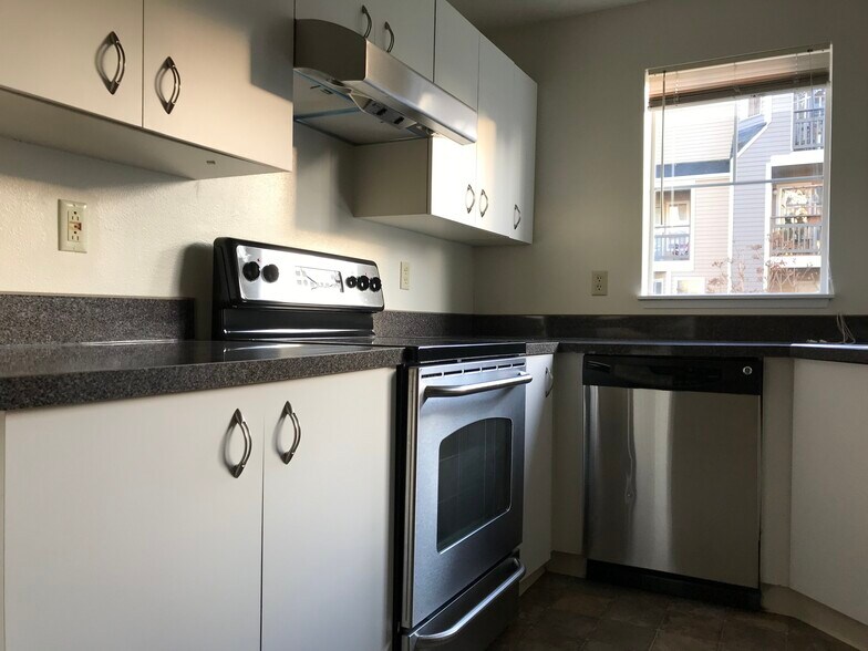 Building Photo - 5300 Harbour Pointe Blvd