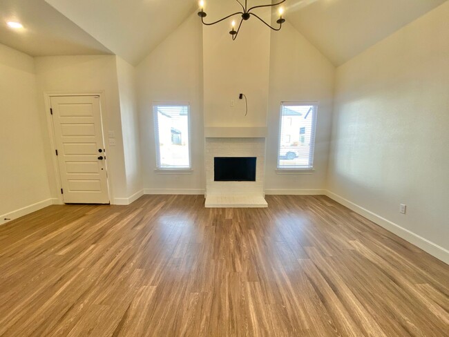 Building Photo - Amazing 4 bed 2.5 now available in Lubbock...