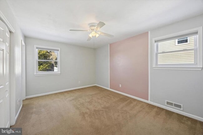 Building Photo - 318 Brentwood Ave