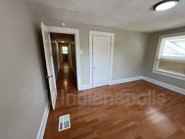 Building Photo - 310 N Riley Ave