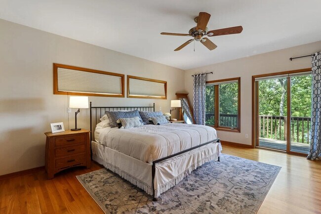 Building Photo - N7487 E Lakeshore Dr