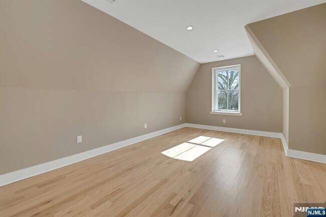 Building Photo - 49 Park Ave