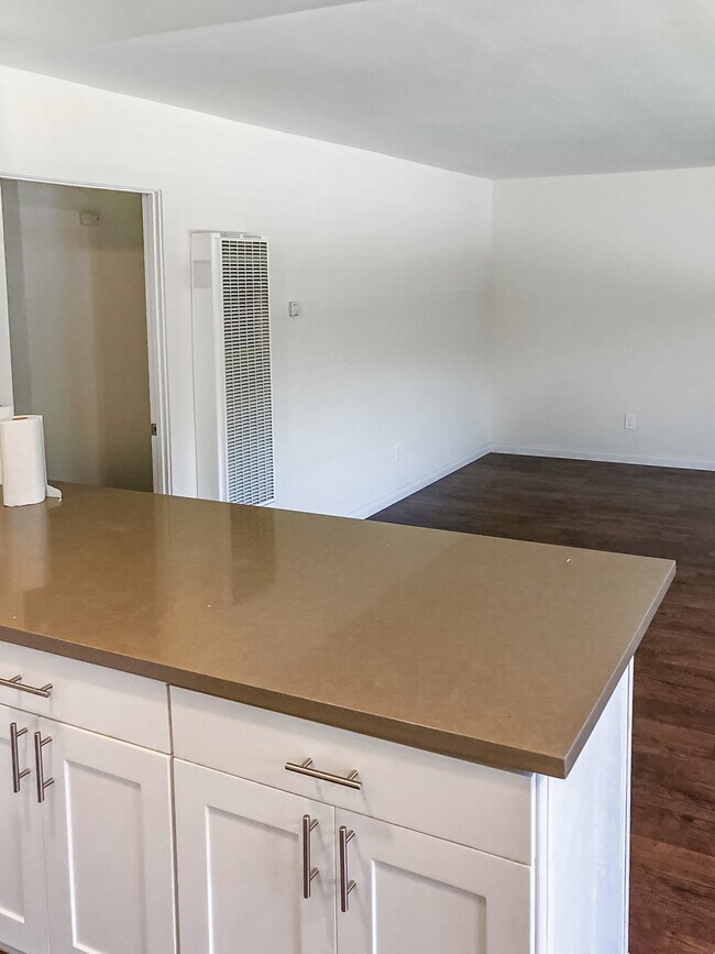 Building Photo - Monrovia Apts