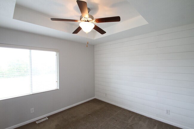 Building Photo - Fall Move In Special!!!  1/2 Off 1st Month...