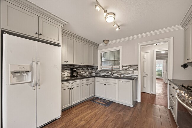 Building Photo - 7702 Rockhill St