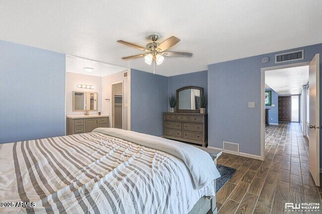 Building Photo - 401 Paladin Cir