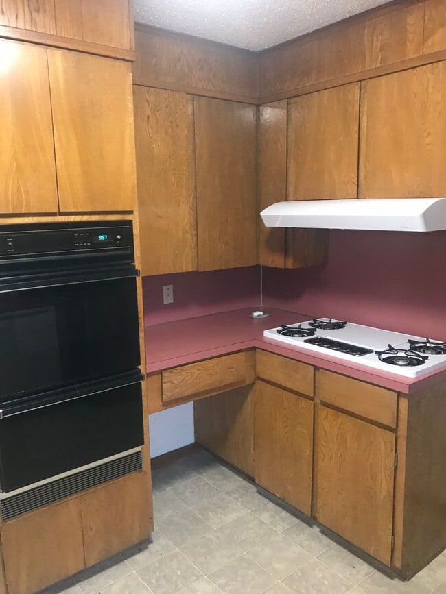 Building Photo - Close to Barksdale Air Force Base... Large yard that backs up to Park!!!