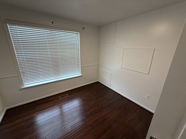 Building Photo - 6517 Newton Dr