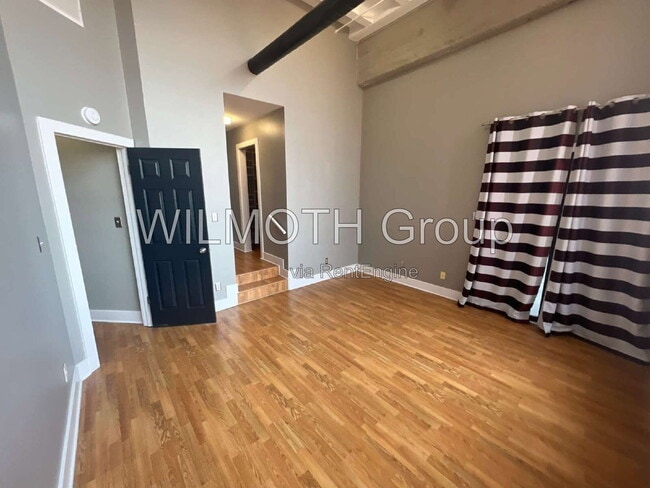Building Photo - 611 N Park Ave