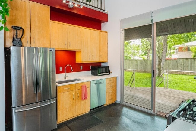 Building Photo - 612 N Kerry Dr