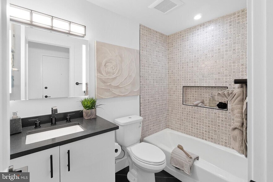 Building Photo - 1312 13th St NW