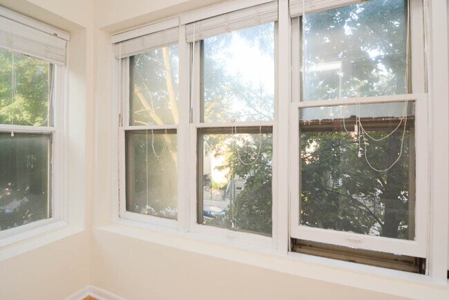 Building Photo - 2657 N St Louis Ave