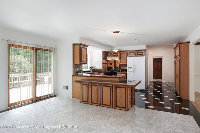 Building Photo - 18 Seven Oaks Dr