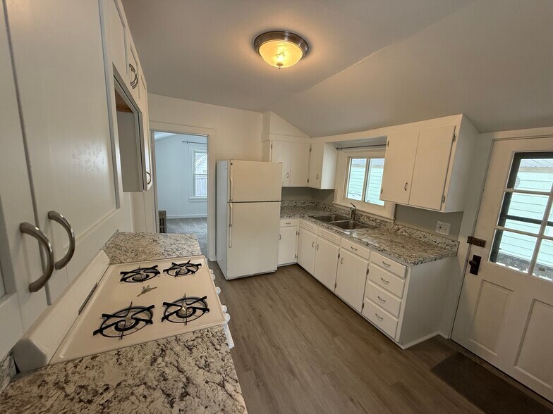 Building Photo - 6 Foote St