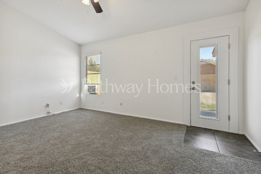 Building Photo - 7704 W San Juan Ave