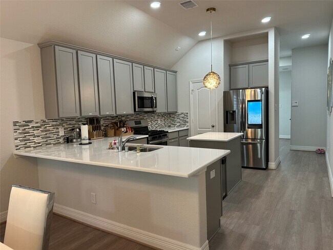 Building Photo - 15515 Sailpoint Ln