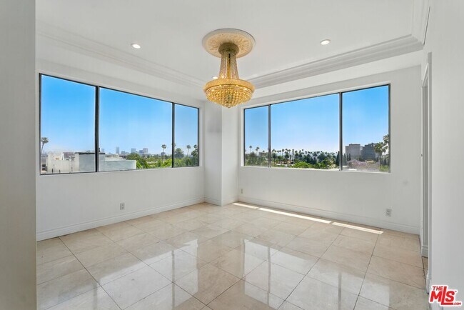 Building Photo - 321 N Oakhurst Dr
