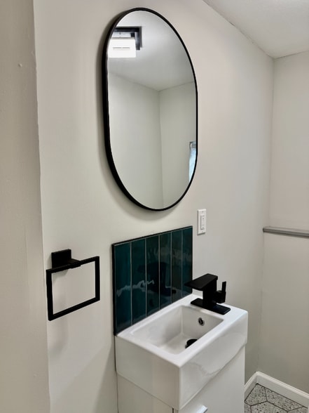 Building Photo - 2322 S Hutchinson St