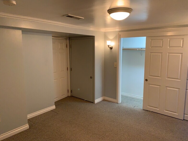 Building Photo - 1409 NE 71st Ave