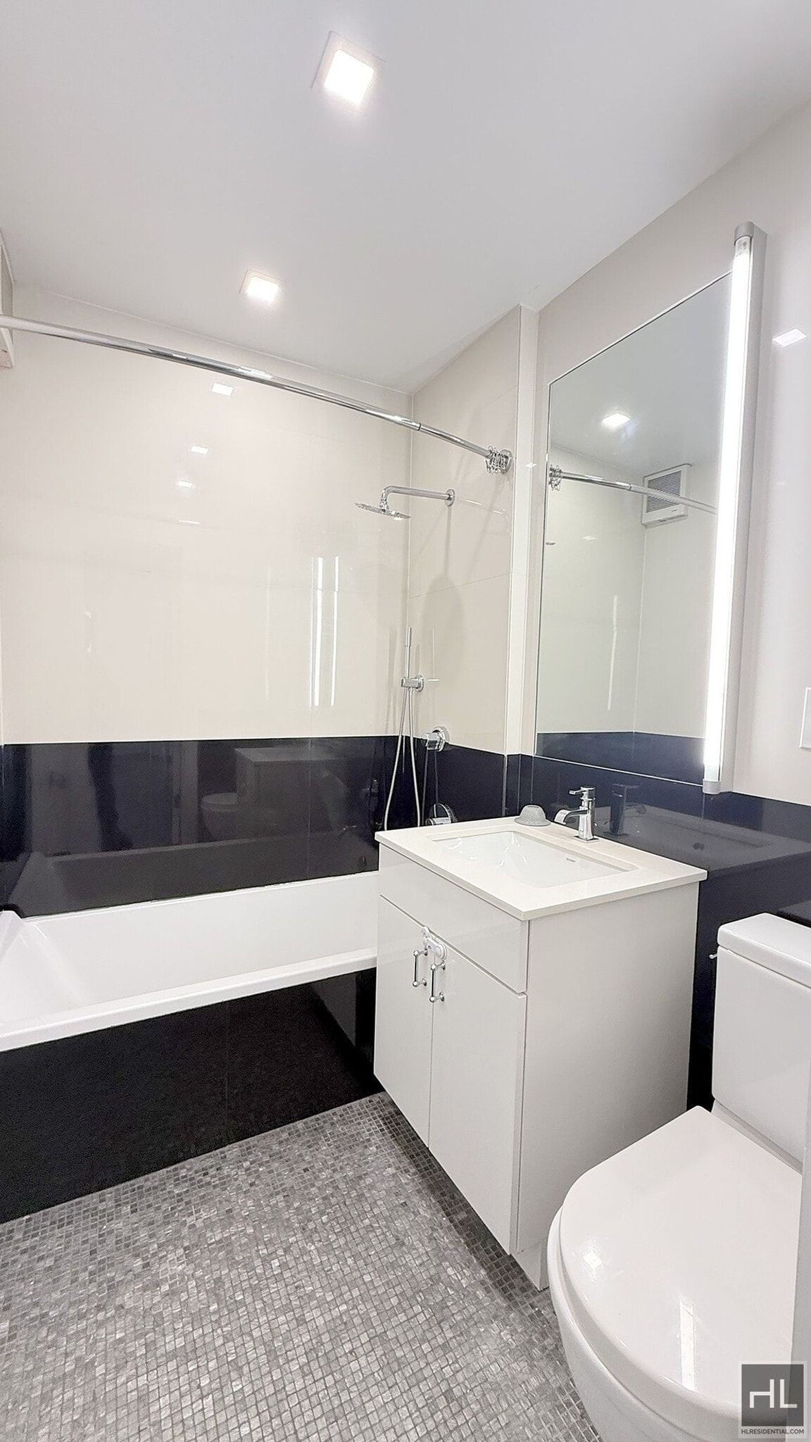 Building Photo - NO fee 3 bed 2 bath with Laundry in unit.