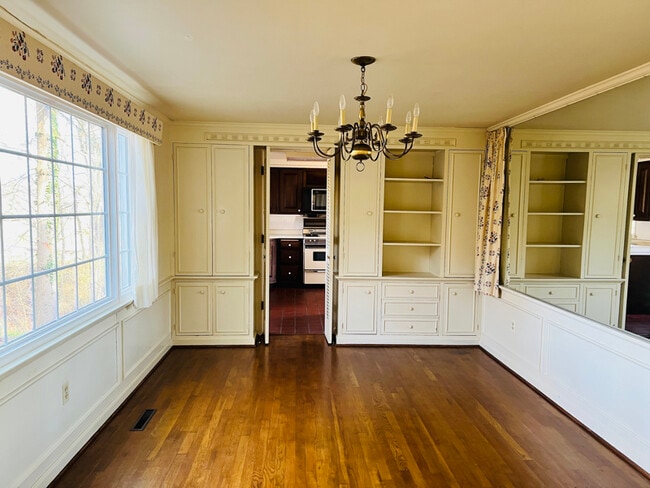 Building Photo - 1 Hickory Ln