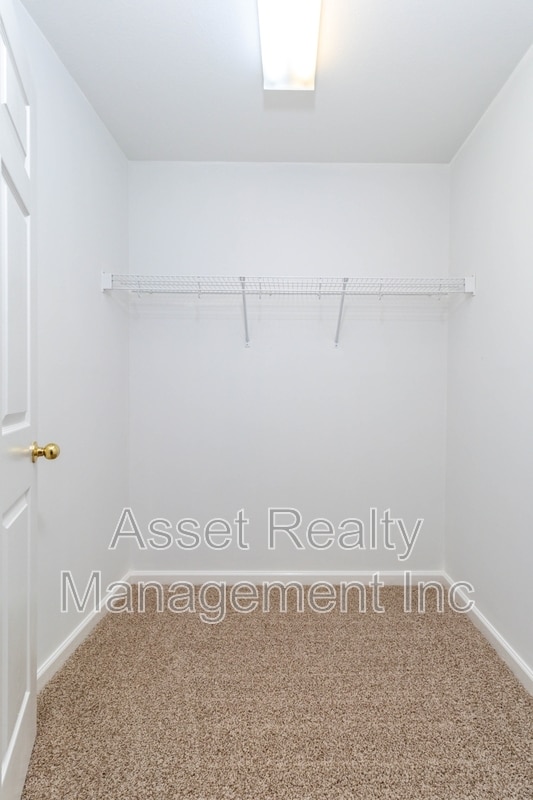 Building Photo - 913 Foch St