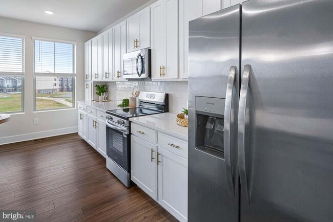 Building Photo - 207 MATILDA