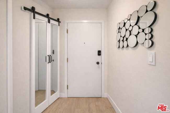 Building Photo - 927 Kings Rd