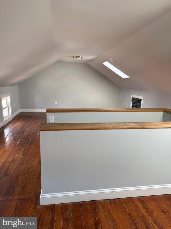 Building Photo - 9 Cedar Ave