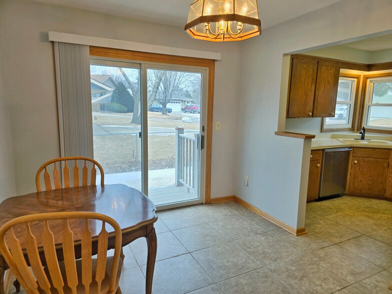 Building Photo - 725 Elton Hills Dr NW