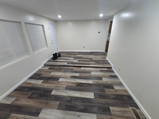 Building Photo - 16522 Murray Hill St