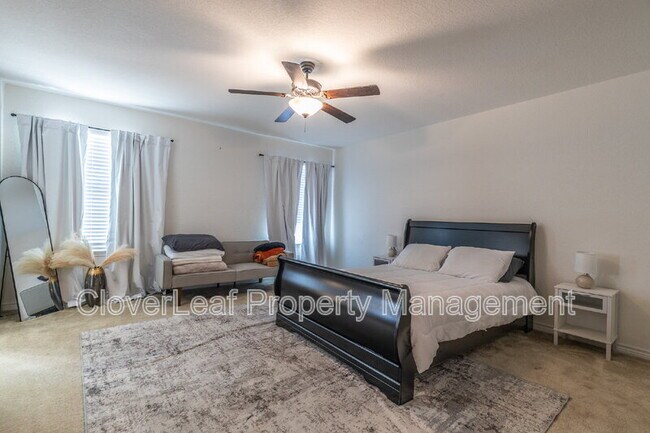 Building Photo - 10406 Labrado Dr
