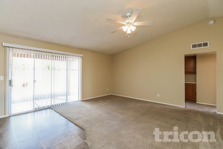 Building Photo - 11112 W Calle del Sol