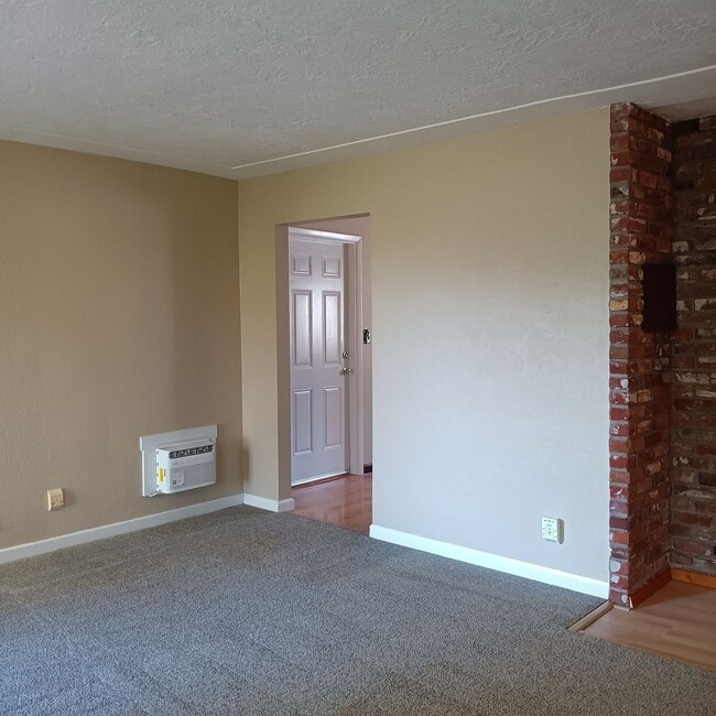 Building Photo - Charming Place To Call Home in Salem