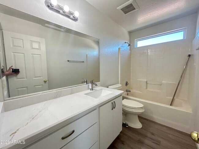 Building Photo - 10542 W Alvarado Rd