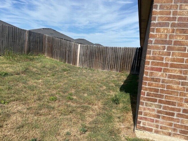 Building Photo - 1300 Vanguard Ln