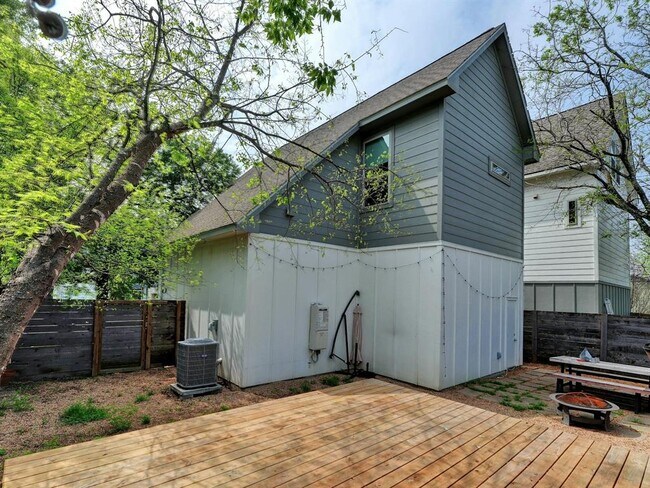 Building Photo - 2924 E 14th St
