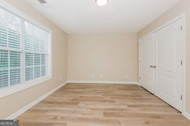 Building Photo - 209 Hunters Chase