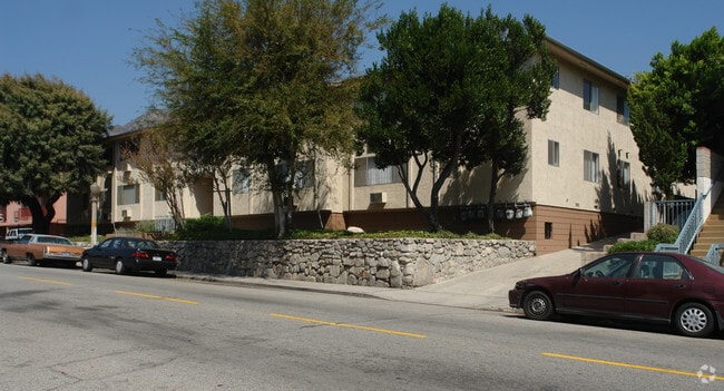 Primary Photo - 10330 Commerce Ave