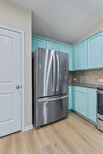 Building Photo - 519 Pinnacle Dr