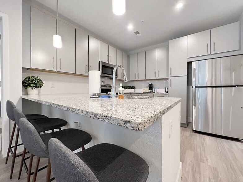 Building Photo - 8901 Bertha Palmer Blvd