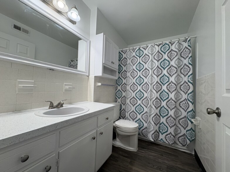 Building Photo - 1005 Hickory Hill Ln
