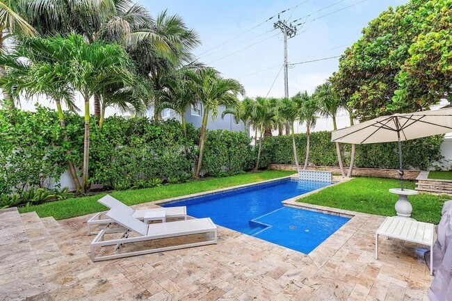 Building Photo - 414 NE 7th Ave