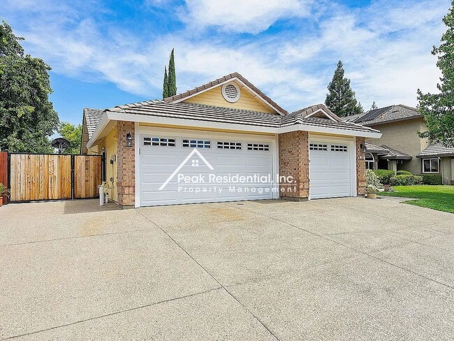 Building Photo - Updated 4bd/2ba Folsom Home with 3 Car Gar...