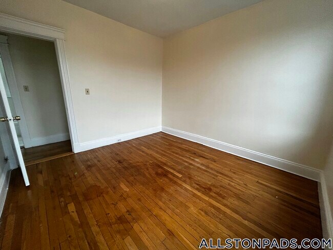 Building Photo - 1152 Commonwealth Ave