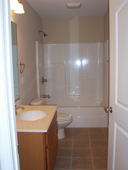 Front Bathroom - 10304 Iverson Lane