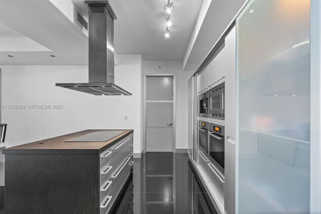 Building Photo - 18201 Collins Ave