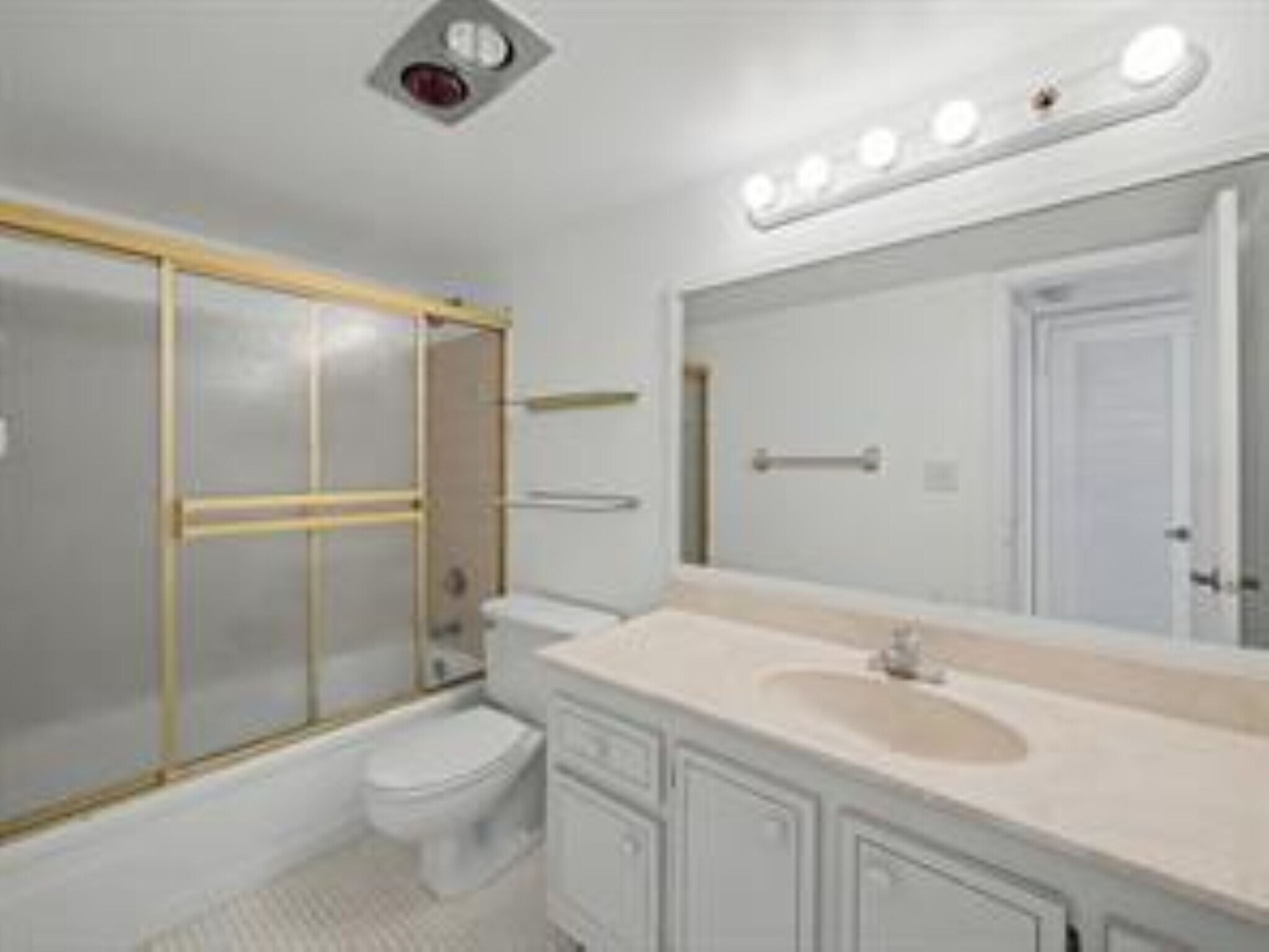 Building Photo - 4800 Bayview Dr